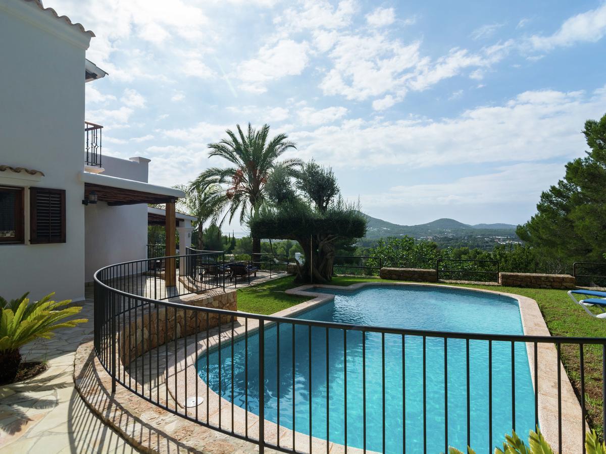 Cozy Holiday Home In Santa Eularia Des Riu With Private Pool Dış mekan fotoğraf